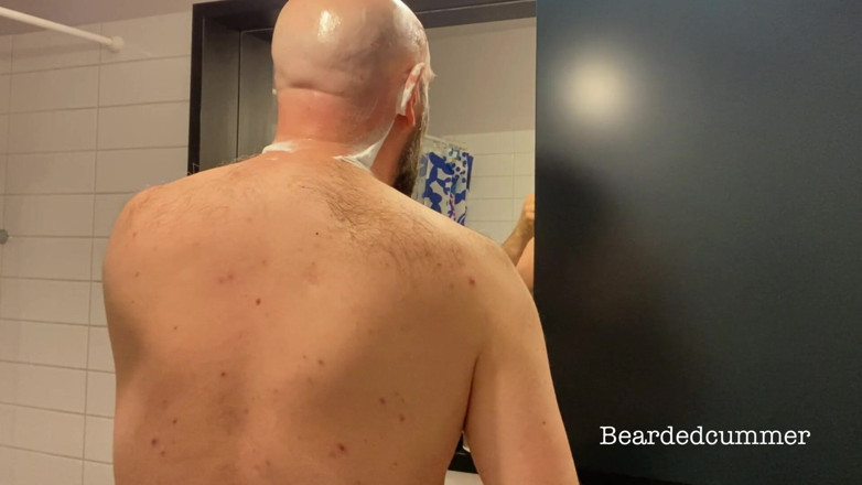Beardedcummer: Stepdaddy bear shaves his bald head, no cum