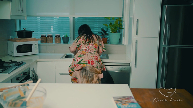 CharlieForde: Faites-moi un gâteau avec Charlie Forde, Chasey Devil