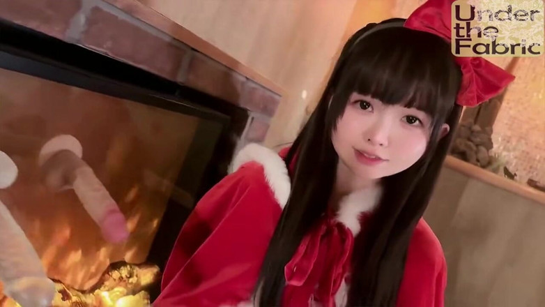 Asian cutie: Stoute santa chaos, een blozenende kersttease verandert wild speels en...