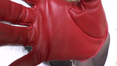 Lady Victoria Valente: Intenzivní čichání mých červených kožených rukavic, Lady Victoria Valente