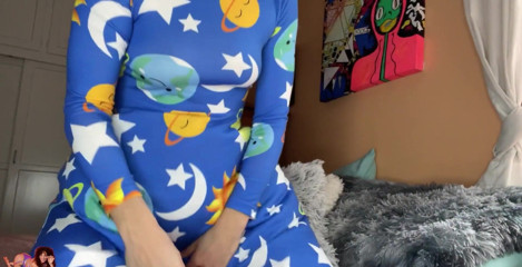 VibeWithMommy: Ms. Jizzle Makes Her Sweet Cuck Stepson Watch Her Take...