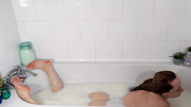 Lily kink: Mandi kulit saya dalam susu