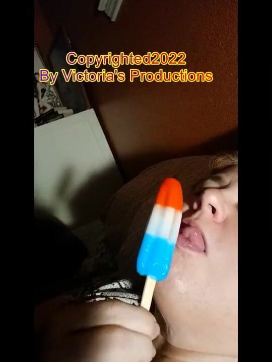 BBW nurse Vicki adventures with friends: I love Ice cream, bananas and popsicles Yum