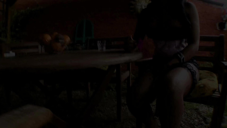 Ladyboys and shemales: 二つの温泉はshemales大きなコッククソのイタリアの庭師の男