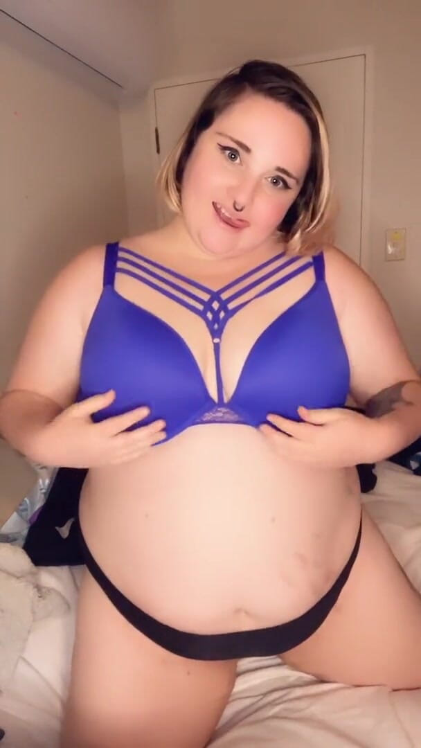 Busty Sky: Young BBW striptease