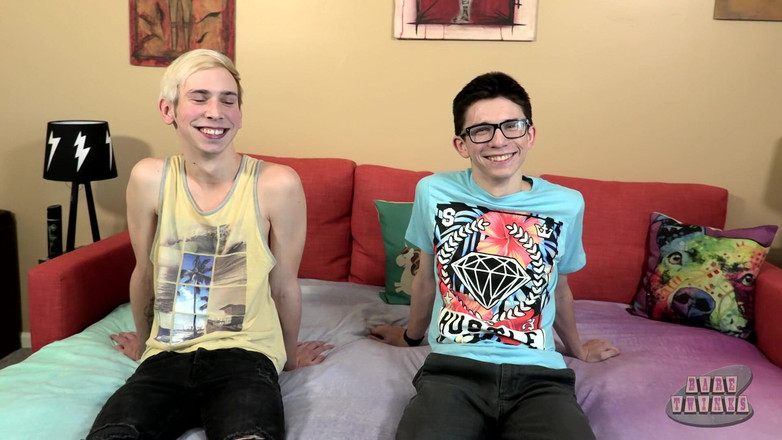 Bare Twinks: Witając nowy Blond Twink