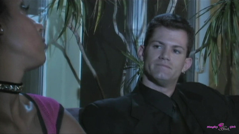 Naughty Black Girls: 후배위 스타일로 발정난 남자를 따먹고 얼싸 당하는 아주 매력적인 갈색 머리.