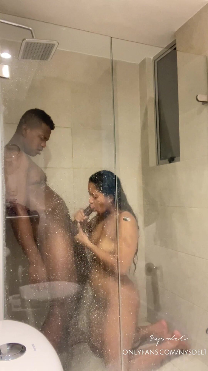 Nysdel: Blowjobs in the Bathroom Before Going to Work -amateur Couple- Nysdel