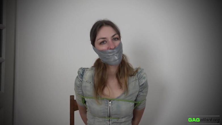 Gag Attack: Pearl - клейкой лентой ПВХ с кляпом во рту