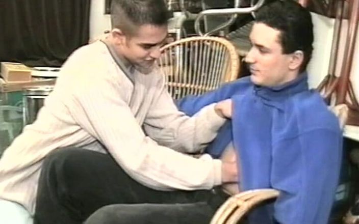 Gay vintage vibes: Мужики в горячей связи No4