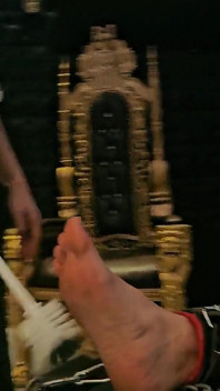 Sheela Sinner Hard Kietelen Lange Nagels Geoliede Lichaamsschroevendraaier Metaalklauw Strikte Bondage Op De Rack Deel 2 Fap
