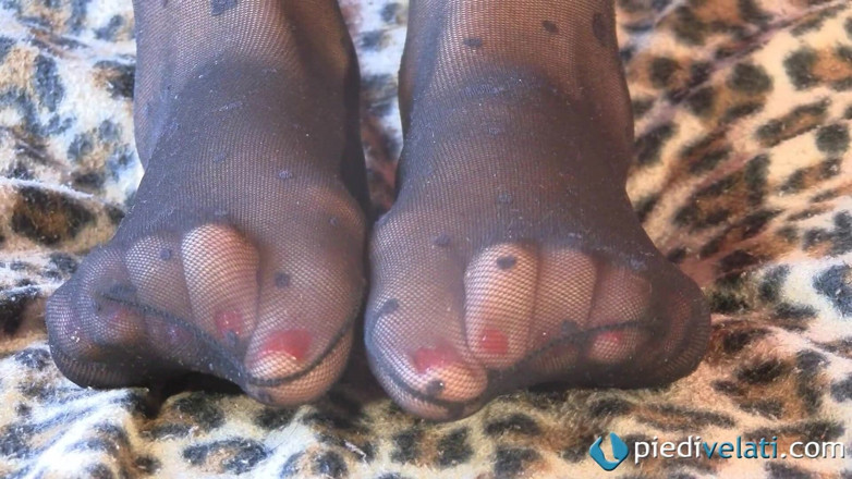 Foot Fetish HD: Sara na prześcieradłach lamparta