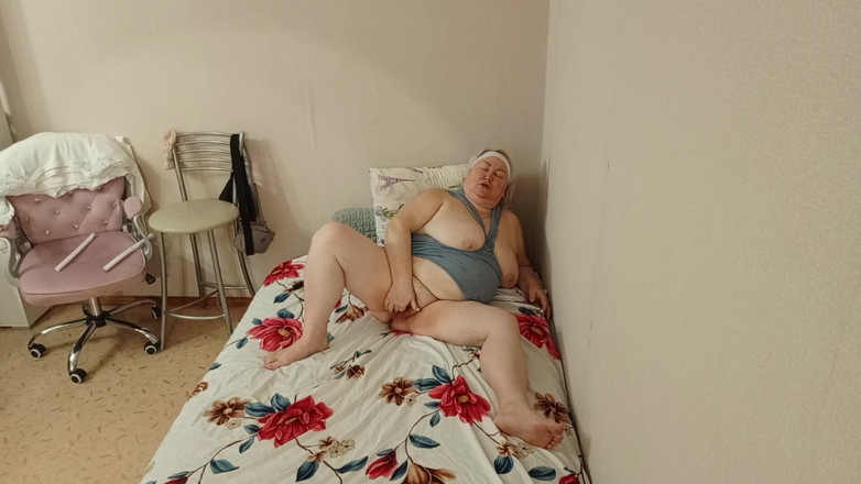 Zona901: Büyük kıllı üvey anne amcık ve büyük memeler