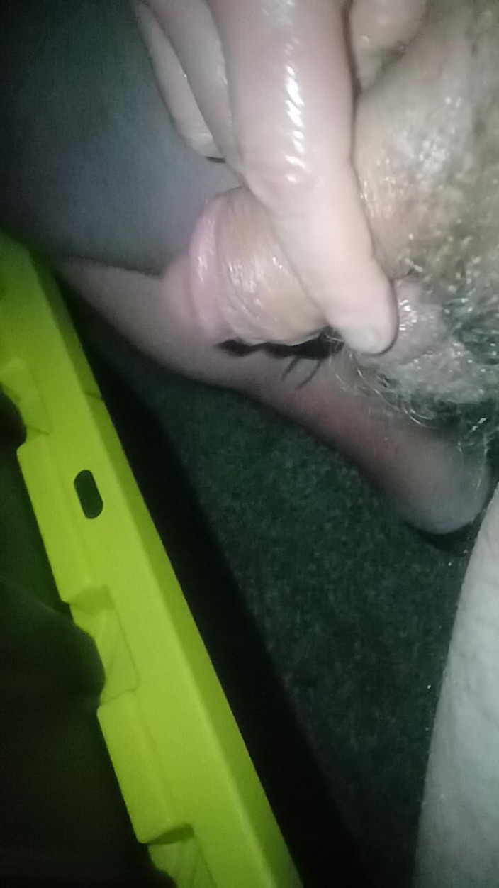Buddy_Cuck: Zeitloe-schwanzstreicheln
