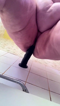 Bbwbootyful reitet 12 zoll dildo, meine muschi tropft nass
