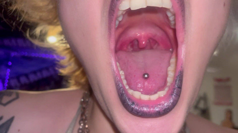 Glitterqueen1999: Visite de la bouche, la gothique Uvula amygdales la langue