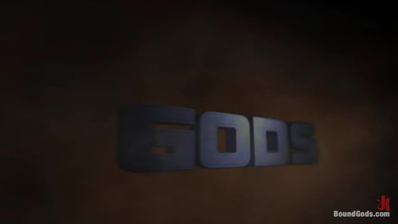 Bound gods: Mestre Avery amarra, tormentos, zíperes, zaps, flogs e fode seu...