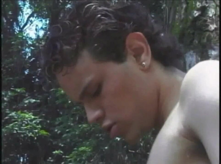 Shemale videos: transeksual Latina Din rencat dalam hutan luar