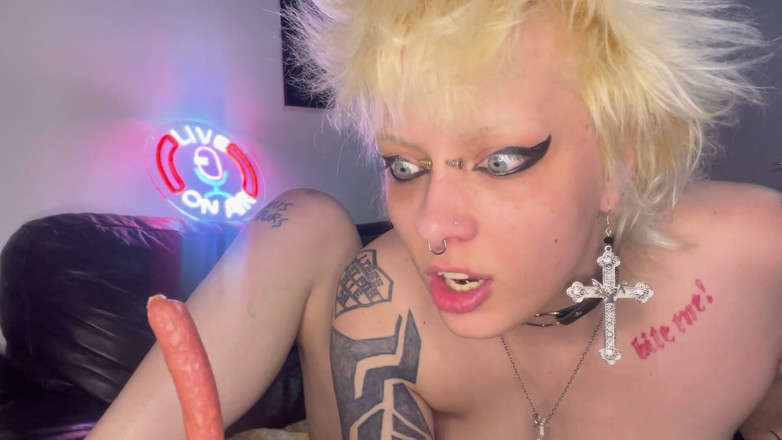 Glitterqueen1999: Penectomía hermanastro polla me decepciona