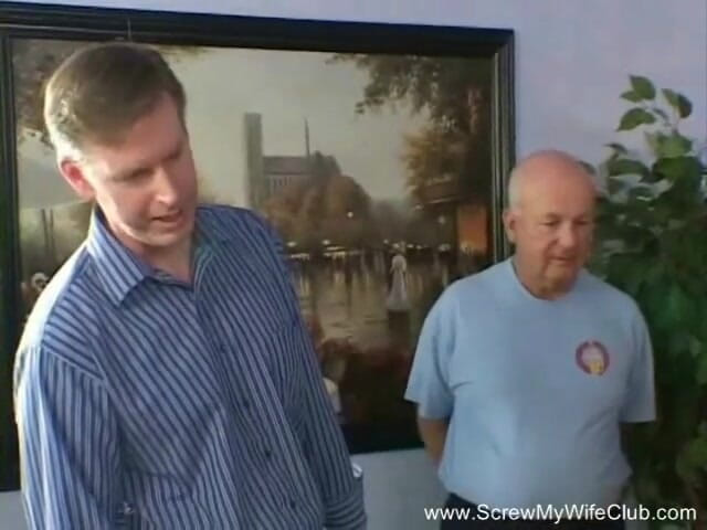Screw My Wife Club: Máy bay bà già vú to thích bị hai chàng...