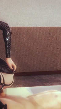 Yaoi femboy - erito deri giyiyor ve mastürbasyon yaparken ve sikilirken Annalingus yapıyor