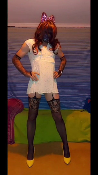 Lizzaali: Not so polyester but i try my best to impress...