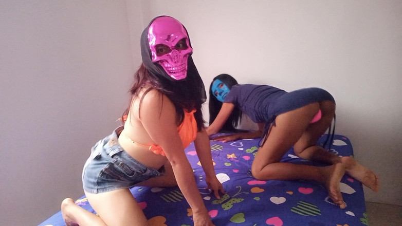 Martin13: Шлюховатые друзья собрались, чтобы поиметь своих бойфрендов!! Они очень возбуждены и хотят, чтобы мужчины трахались