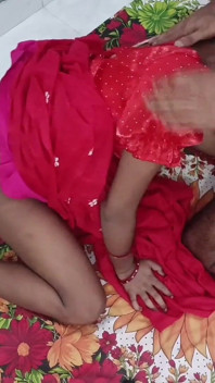 India en vestido tradicional rojo sexo íntimo con cuñado - casero