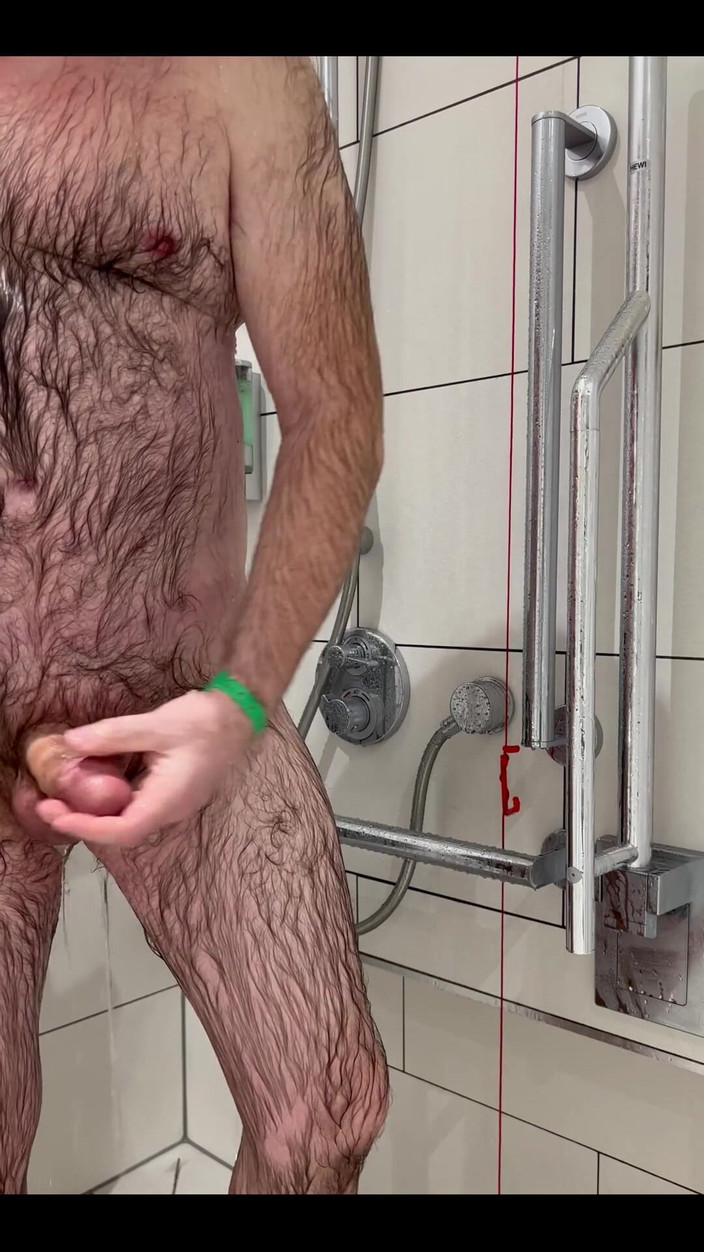 Djdavexxx: Tlustý penis a chlupatý zadek ve sprše