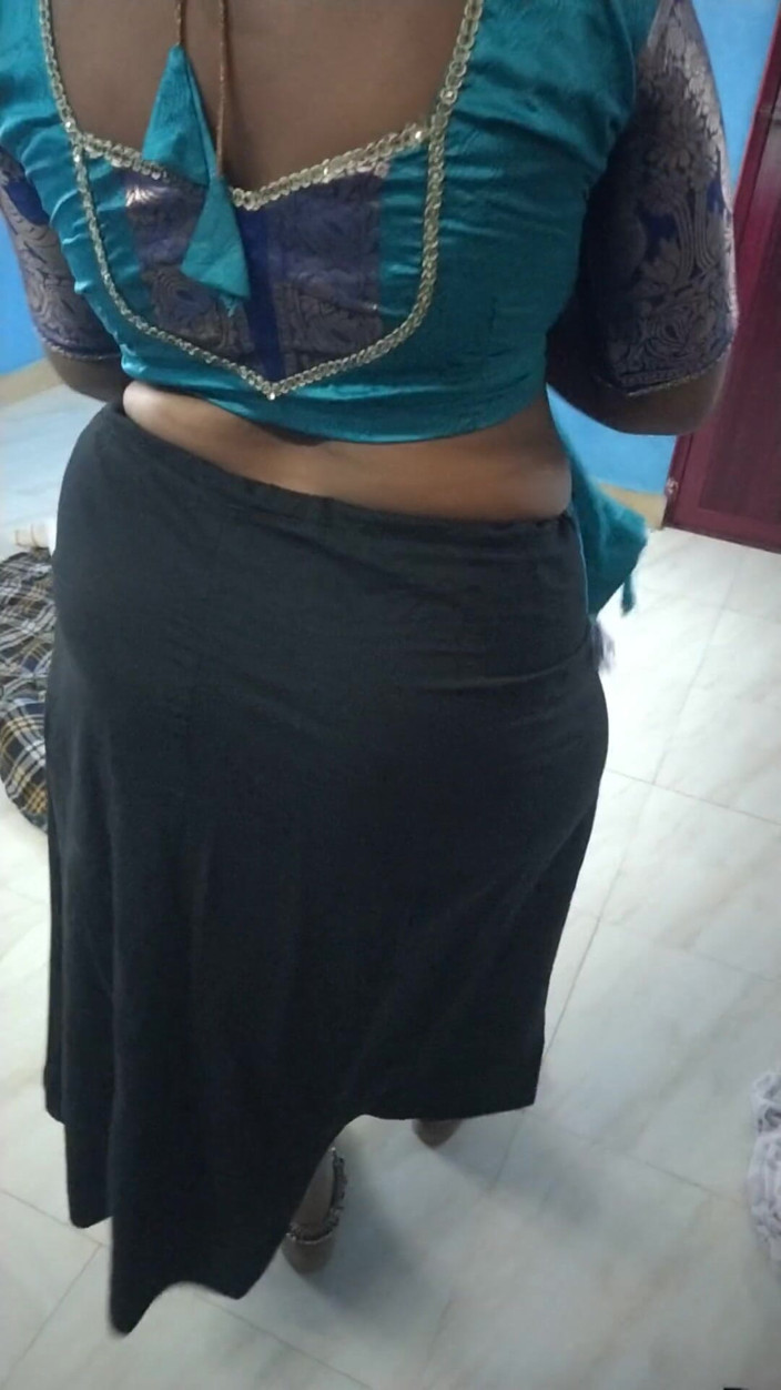 Tamil lesbian: Горячая сари носит
