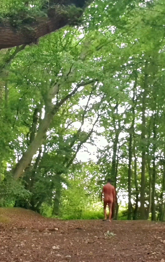 MaleModel: Countrypark Nakenhet (utomhuspark / Woodland Naken)