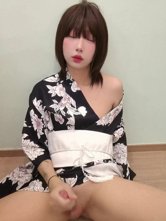 CD_XiXiouo: Ladyboy châu Á siêu đẹp chơi con cu to của cô ấy, bạn...