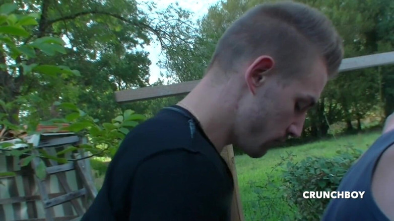 Sex humiliation with french lads: Penghinaan seks untuk dua kembar dalam pameran