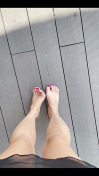 Who likes my feet?