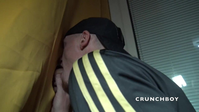 CREAMPIE SESSION IN JOCKSTRAP: Трахнутый босиком в Jockstrpa паренек-натурал