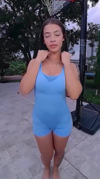 Debut latina Colombia yang cantik sudut pandangan pertama