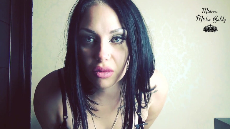 Goddess Misha Goldy: デート前に私の汗をかいた体と汚れたケツの穴をきれいにしてください!筋金入りのトイレ奴隷!