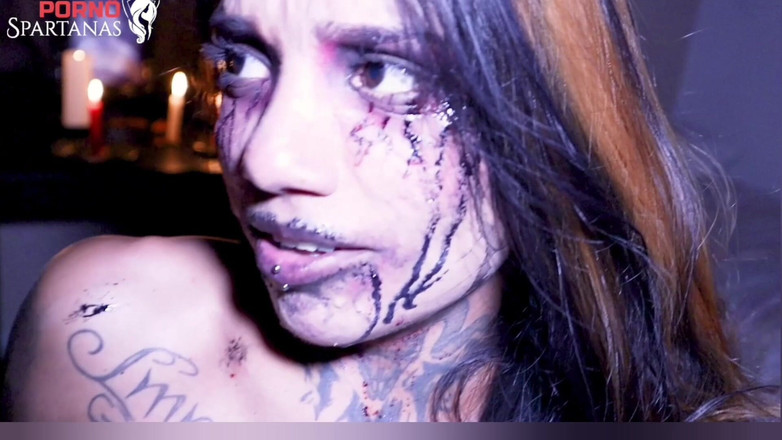 Porno Spartanas: Halloween Kesenangan - Pusaka Terkutuk