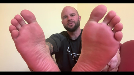 Jasons feet: Zavolej mi do své kanceláře, abys mi nadával