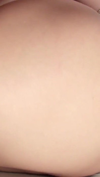 痴迷内射场景-2_sexy日本黑发女郎喜欢穿着抹油的比基尼做爱