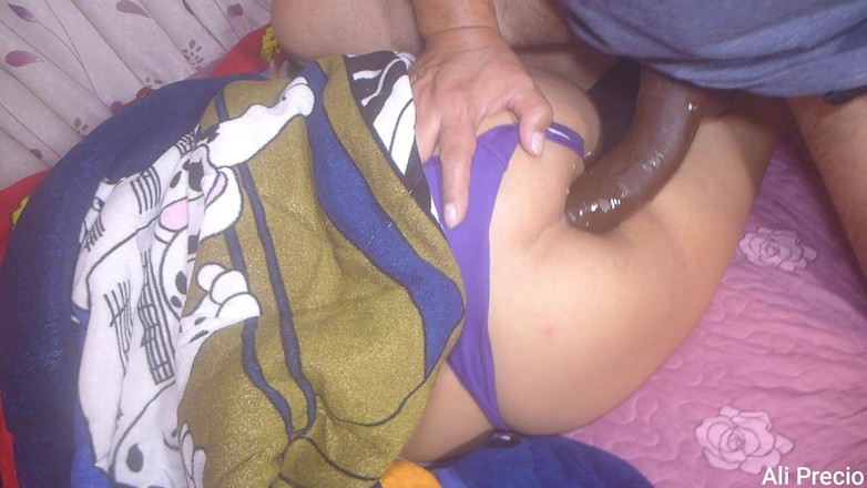 Ali Precio: Kız arkadaş sıkı götünde uzun yarakla işaretleniyor ve aşağılanıyor, anal...