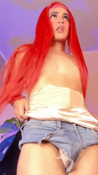 Sensual Çıplak Olur Ve Şişman Poposu Yüzünde Zıplayır