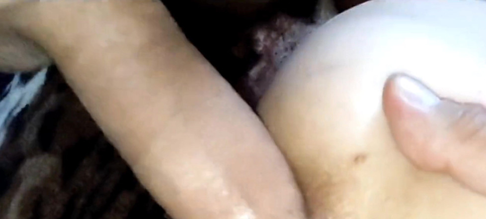 Hotlia: Găurile soției sexy se întind frumos