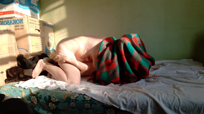 Lesbian-illusion: Calda posizione 69 tra due vicine lesbiche