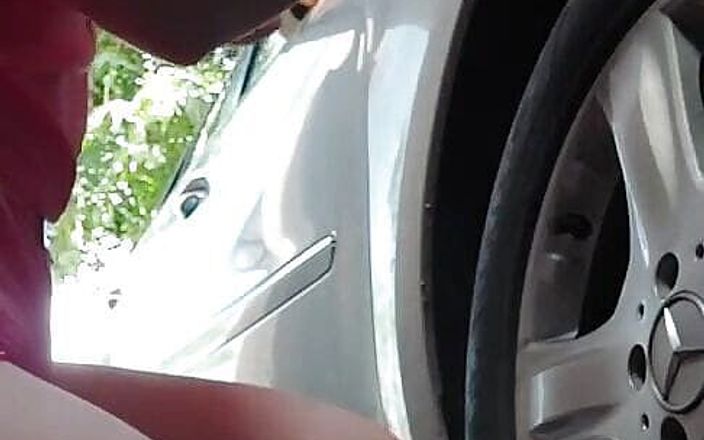 Xxx 18: 차에서 핑거링하는 펠라 자위