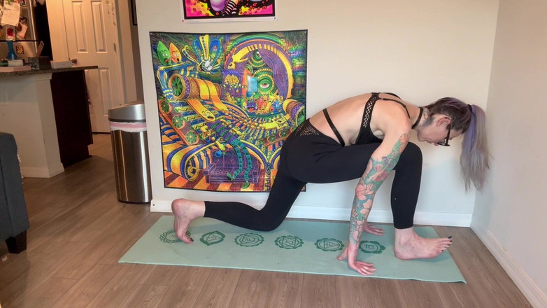 Peppermint Giantess: 67 vysoká jóga - 13 minut protahování a flexibilita