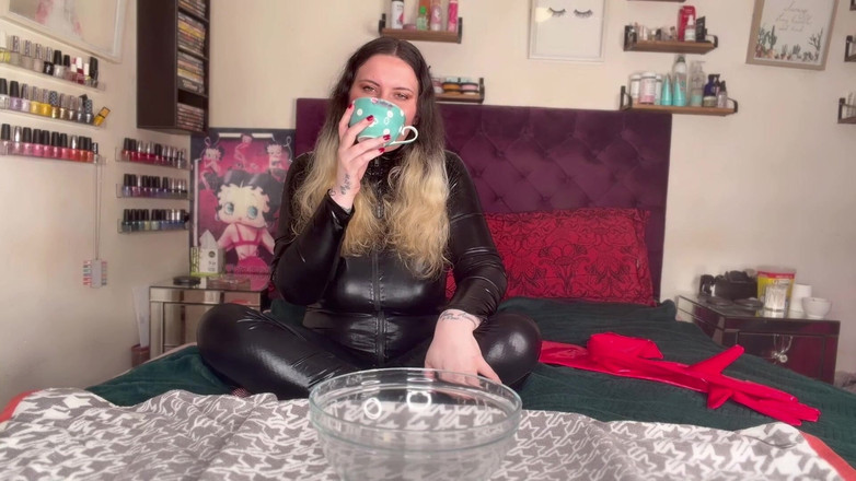 MissFFW: Bà chủ ffw uống trà cho đến khi cô ấy bùng nổ đi...