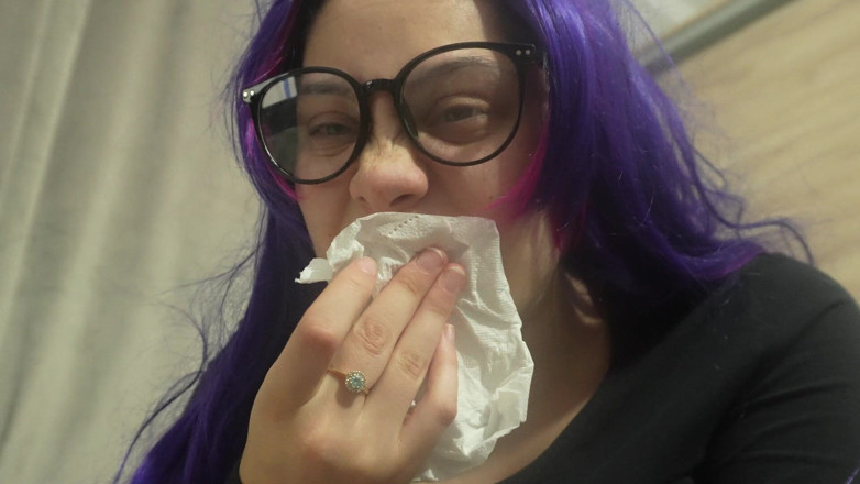 AmayaMori: 使い古したパンティでくしゃみが出るけど、逆に濡れてしまうだけだ