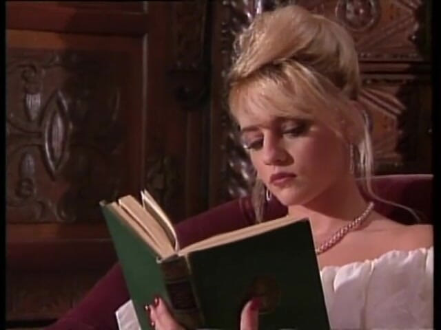 Vintage Movies XXX Best of: सुनहरे बालों वाली टार्जन फंतासी - जुनूनी जंगल चुंबन तीव्र बेडरूम एक्शन की ओर ले जाता है