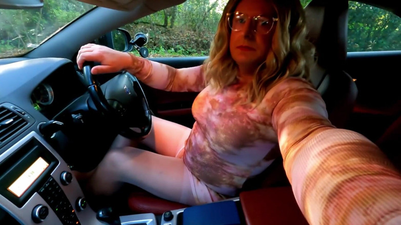 Kellycd2022: Travestiet Kellycd2022 uit voor een rit door de rijstroken